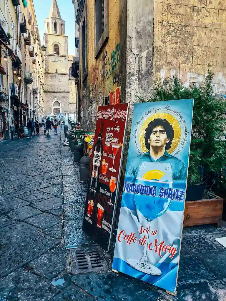 Getting around Spanish quarter in Naples