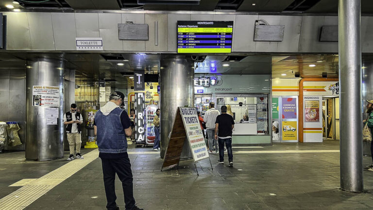Tabacchi shop next to the entrance to the Cumana Train station line that lead to Pozzuoli
