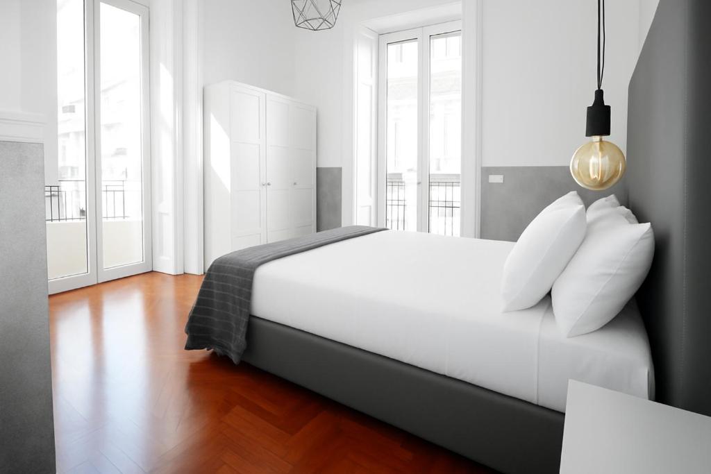 Naples city center hotel - Toledo Stop