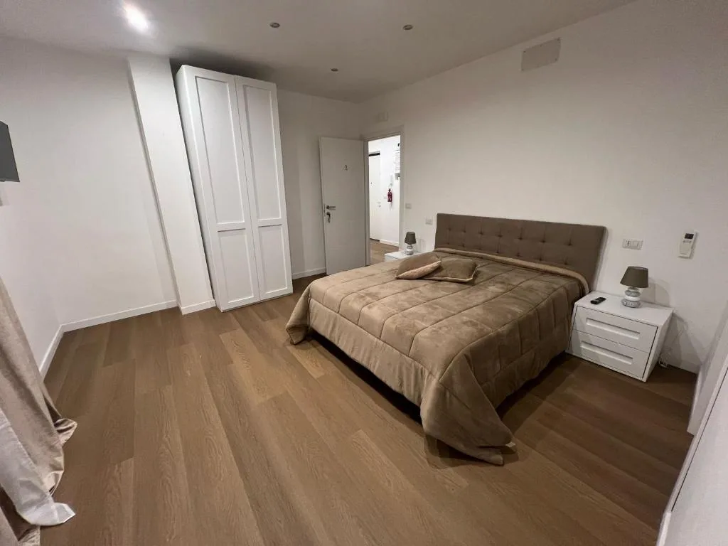 Naples city center hotel - Toledo Stop