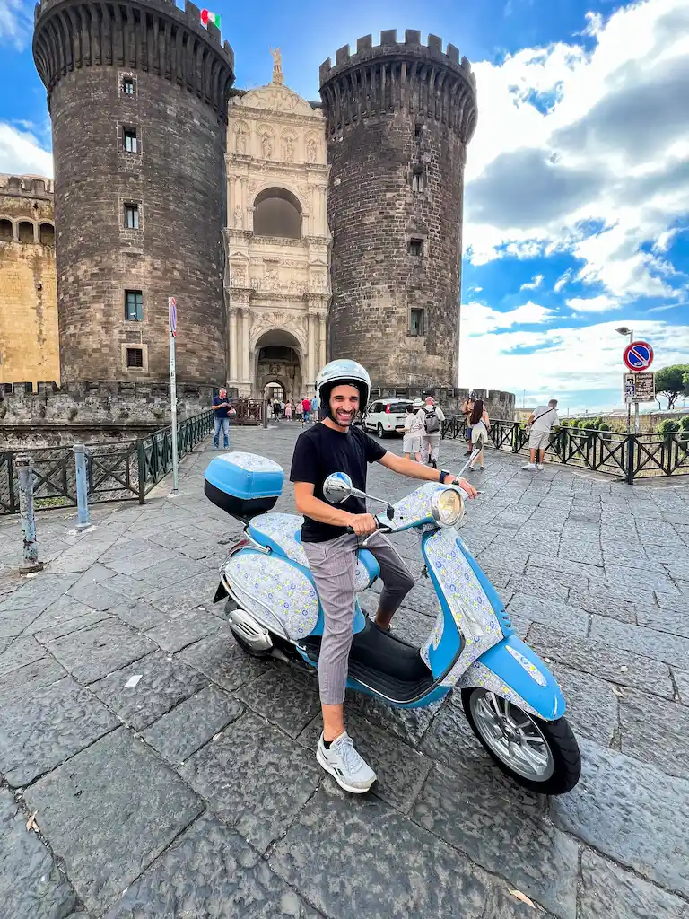 Maschio Angioino vespa tour in Naples